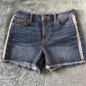 Cabi Denim Frayed Hem Women Shorts